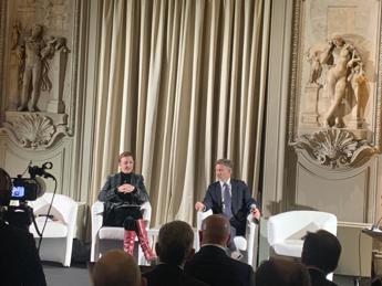 Alec Ross: “130 miliardi di investimenti in IA nel 2024 insufficienti”