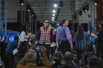 Amazon, con Dress your story dalle storie dei dipendenti alla passerella