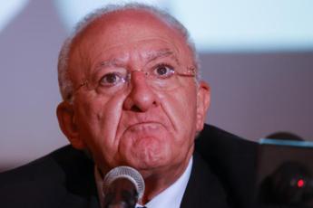 Autonomia, Meloni: “Meno cortei, più lavoro”. Ira De Luca: “Lavora tu, str….”