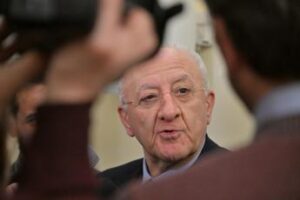 Autonomia, Pd pronto a referendum. De Luca guida la protesta dei sindaci del Sud