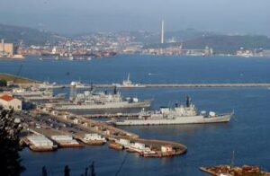 Bambini palestinesi in Italia, sbarcata a La Spezia la nave Vulcano con 18 famiglie