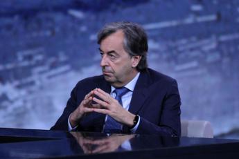 Codacons contro Burioni: “Boccia tutti e fa bodyshaming, rettore intervenga”