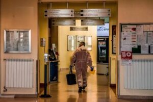 Covid, commissione d’inchiesta sì o no? Cosa dicono i virologi