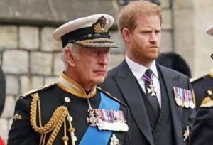 Elisabetta morente, Carlo ha mentito a Harry per evitare l’arrivo di Meghan