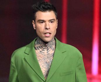 Fedez querela il Codacons per diffamazione, la risposta con un video