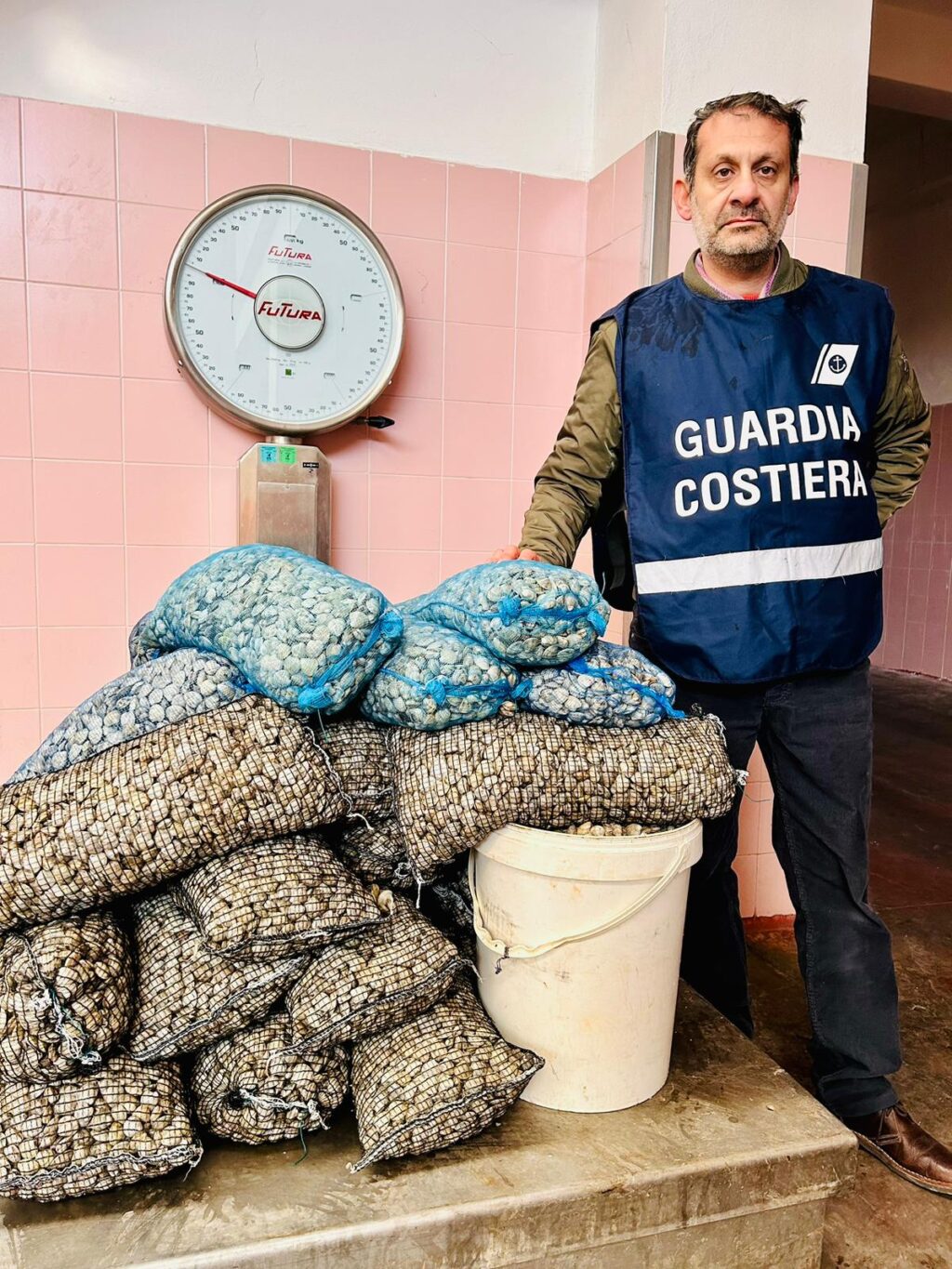 Roseto, sequestrati oltre cinque quintali di vongole
