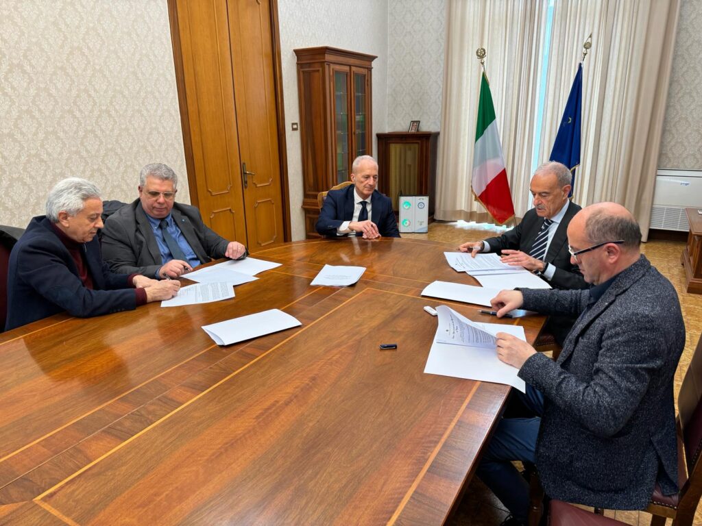 Prefettura Chieti, sindacati abruzzesi firmano il protocollo d’intesa