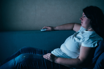 Il neurologo: “Ore piccole davanti alla tv? Aggressivi e irritabili il giorno dopo”