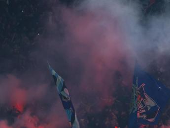 Inter-Juve, lanci di bottiglie e bombe carta dopo partita: due arresti e 50 Daspo