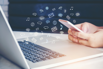 Internet, 70% 8-16enni usa social e streaming, online fino a 3 ore al giorno