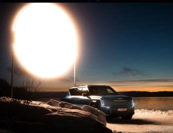 Kia EV9 alimenta fedelmente la luce del Sole in Norvegia