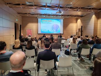 L’Alopecia Areata, una malattia invalidante dal punto di vista psicologico. Un corso formativo per conoscere meglio la patologia e le nuove cure