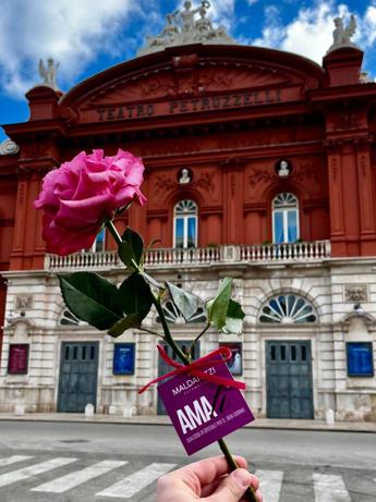 Maldarizzi Automotive dona mille rose: guerrilla marketing per S. Valentino