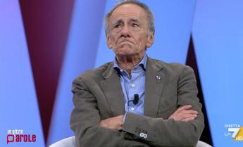 Manganellate agli studenti, Vecchioni in lacrime: “Non può succedere”