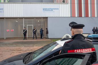 Milano, 15enne accoltellato in una scuola di Pieve Emanuele: non è in pericolo di vita