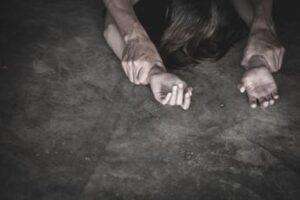 Milano, abusa di una studentessa americana nel parcheggio di un locale: arrestato italiano