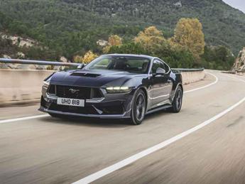 Nuova Ford Mustang: la sportiva americana si rifà il look