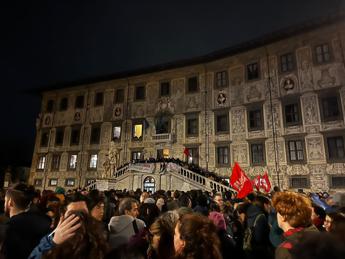 Pisa, cariche contro corteo studenti. Opposizioni: “Piantedosi chiarisca”