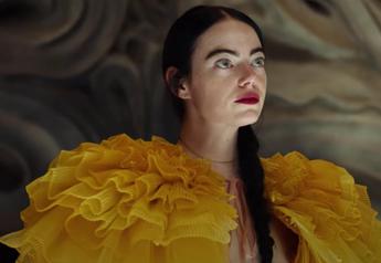 ‘Povere creature!’ ancora in testa al box office