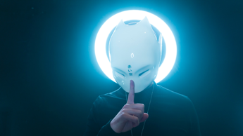 Red Sky e la sua musica concettuale. Sono un samurai contro i demoni che ci affliggono