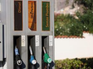 Regioni e città, quanto spendono per carburanti: record in Sicilia e a Roma