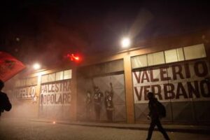 Roma, corteo per Valerio Verbano: bruciato fantoccio con sembianze Meloni