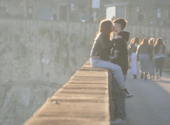 San Valentino, il regalo ideale? “Scambiarsi baci e microbiota”