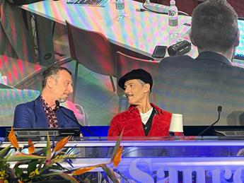 Sanremo 2024, Amadeus: “Dispiaciuto per fischi a Geolier”. Stasera Fiorello coconduttore