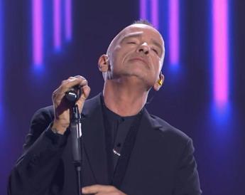 Sanremo 2024, Teresa Mannino show. Eros Ramazzotti canta ‘Terra promessa’