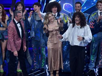 Sanremo 2024, arriva il ciclone Cuccarini e Fiorello diventa Manuel Franjo