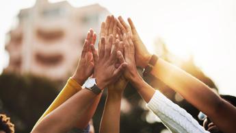 Schneider Electric: risultati di sostenibilità 2023 superiori agli obiettivi e leadership nei rating ESG