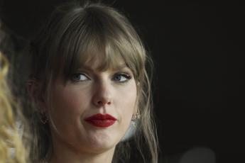 Taylor Swift, il padre accusato di aver aggredito un fotografo