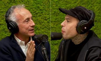 Travaglio-Fedez, lo scontro: “Selvaggia Lucarelli ha trasformato Chiara Ferragni in Wanna Marchi”