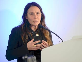 Tumori, Locatelli: “Insieme per scardinare la rigidità tra sistema sanitario e sociale”