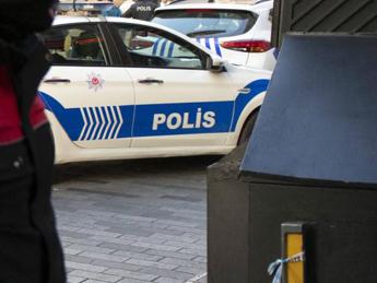 Turchia, uomo armato e pro Gaza prende ostaggi in fabbrica Usa