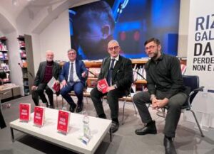 ‘Umano, poco umano’, un manuale per difendersi dall’intelligenza artificiale con la filosofia antica