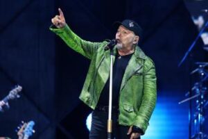 Vasco: “Sto scrivendo una nuova canzone, una dedica alle donne”