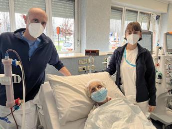 Vive con 2 proiettili nella gamba dal 1940, operata a 98 anni a Mantova