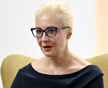 Yulia Navalnaya, X sospende e poi riattiva il suo account: “Ci siamo sbagliati”