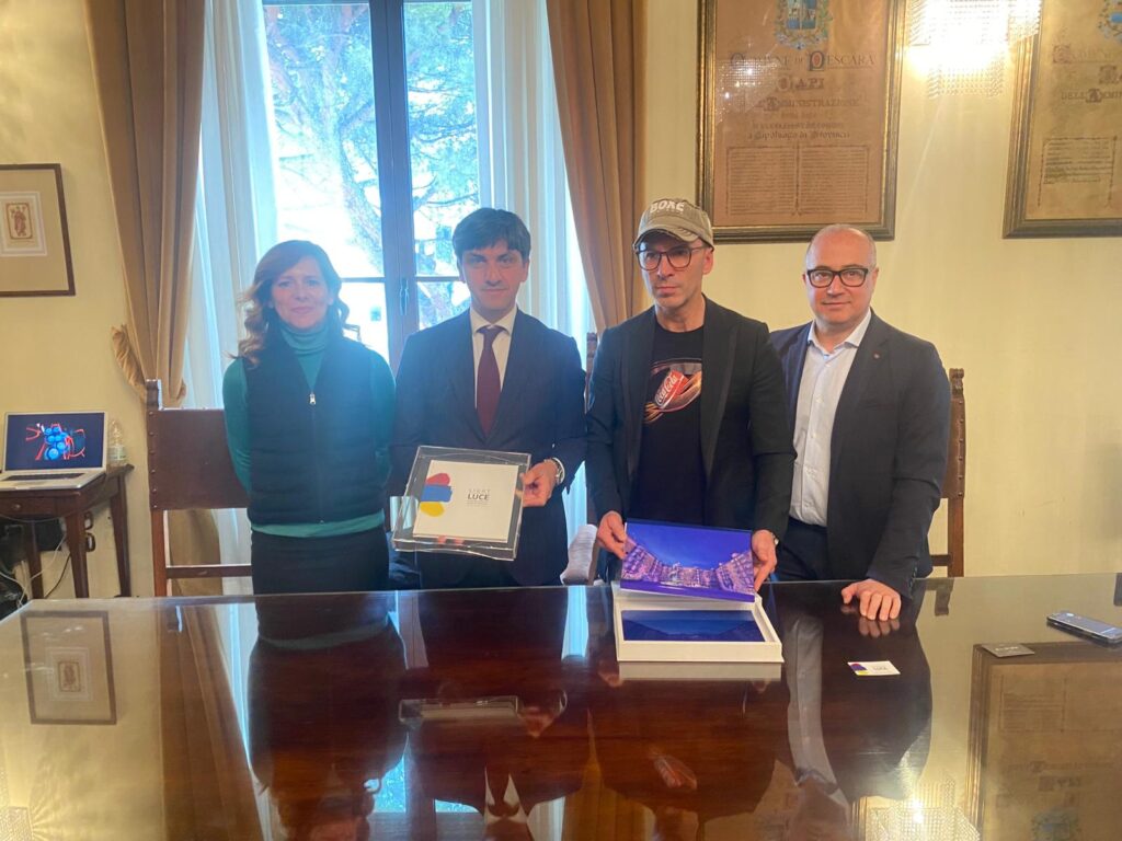 Pescara, presentata l’opera "Luce" Ferro di Cavallo di Giulio Gennari