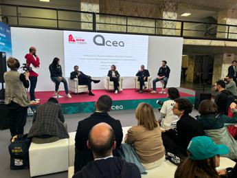 A Roma la maratona dell’acqua, all’Expo Village Acea ospita medagliati e runner