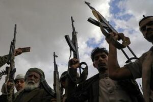 Attacco Houthi a nave cargo, morti tre membri dell’equipaggio