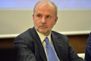 Covid, Schillaci: “Reazioni avverse al vaccino, una commissione di studio per valutarle”