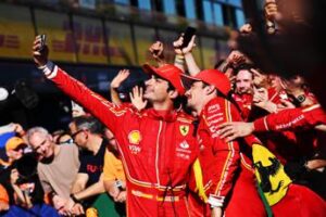 Doppietta Ferrari in Gp Australia, Sainz trionfa e Leclerc secondo