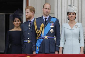 Harry e Meghan tenuti all’oscuro sulla salute di Kate, il Palazzo non si fida