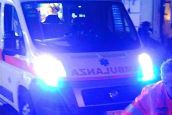 Incidente nel Trevigiano, scontro tra due auto: un morto e sette feriti