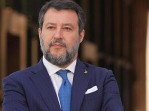 Lega, Salvini annuncia congresso per la leadership in autunno