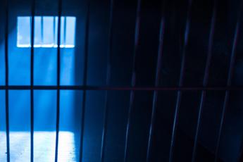 “Meglio in carcere che con mia moglie”, 33enne evade dai domiciliari a Napoli