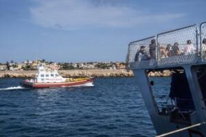 Migranti, naufragio davanti coste Lampedusa: dispersa bimba di 15 mesi