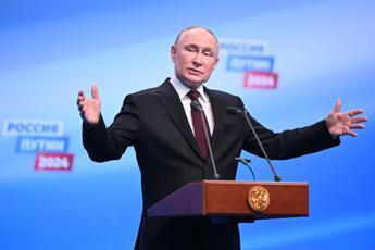 Putin: “Ho detto sì a scambio Navalny con prigionieri, poi lui è morto”